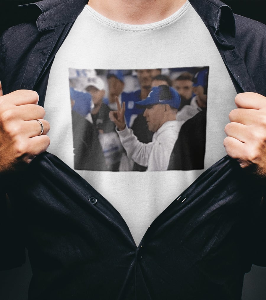 Kentucky Wildcats Mark Stoops Blue Cap Peace Sign Coach Image T-Shirt