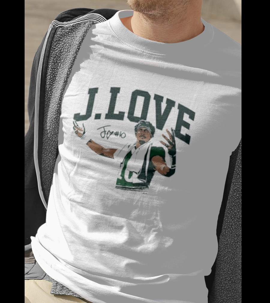 J Love Jordan Love Green Bay Packers Signature Pose T-Shirt