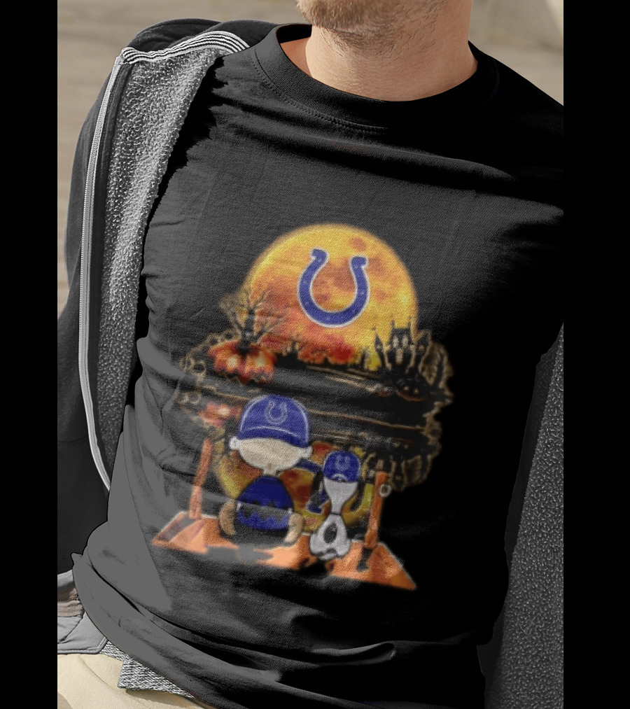 Indianapolis Colts Peanuts Halloween Pumpkin Moonlit Scene Snoopy Charlie Brown T-Shirt