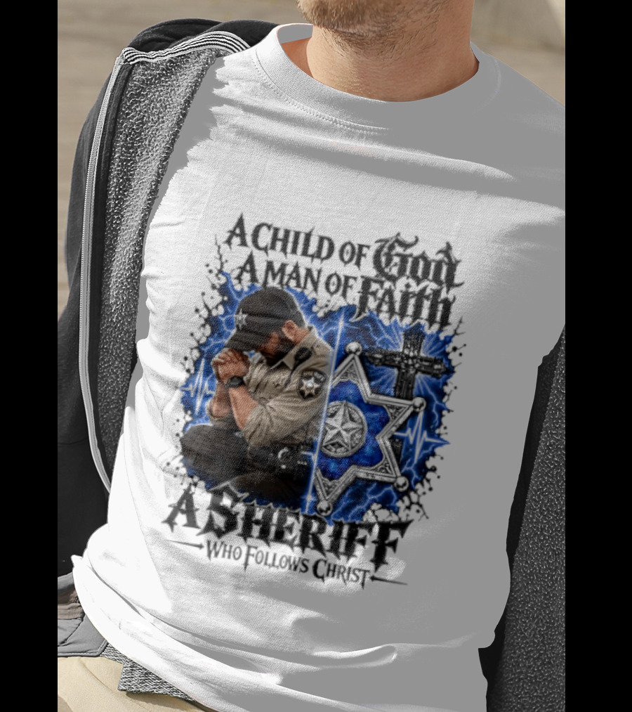 A Child Of God A Man Of Faith A Sheriff Who Follows Christ Praying Law Enforcement Christian Faith T-Shirt