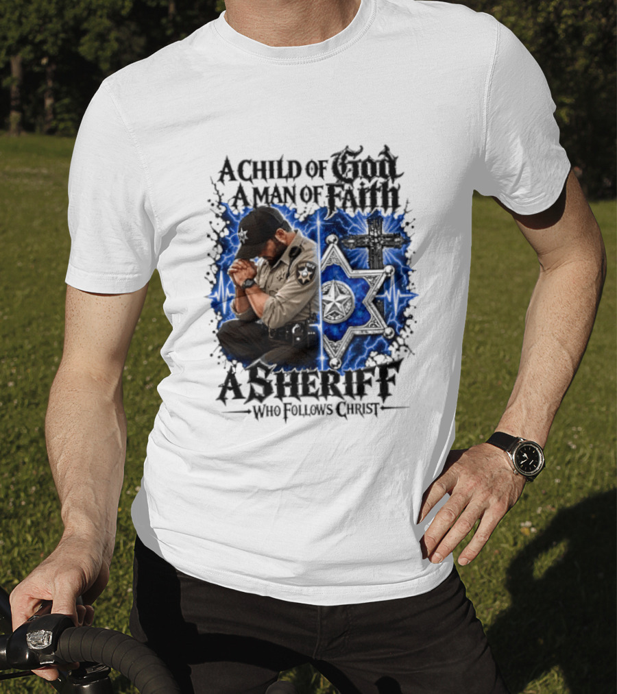 A Child Of God A Man Of Faith A Sheriff Who Follows Christ Praying Law Enforcement Christian Faith T-Shirt