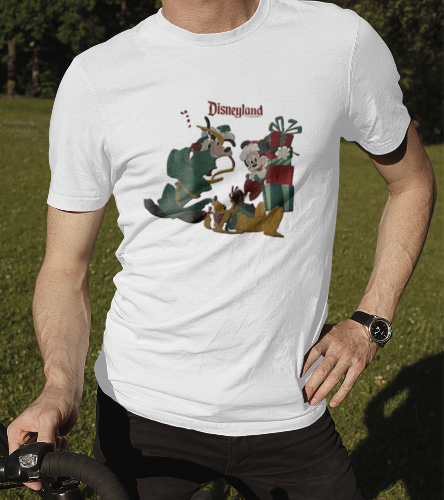 Disneyland Goofy Mickey Pluto Christmas T-Shirt