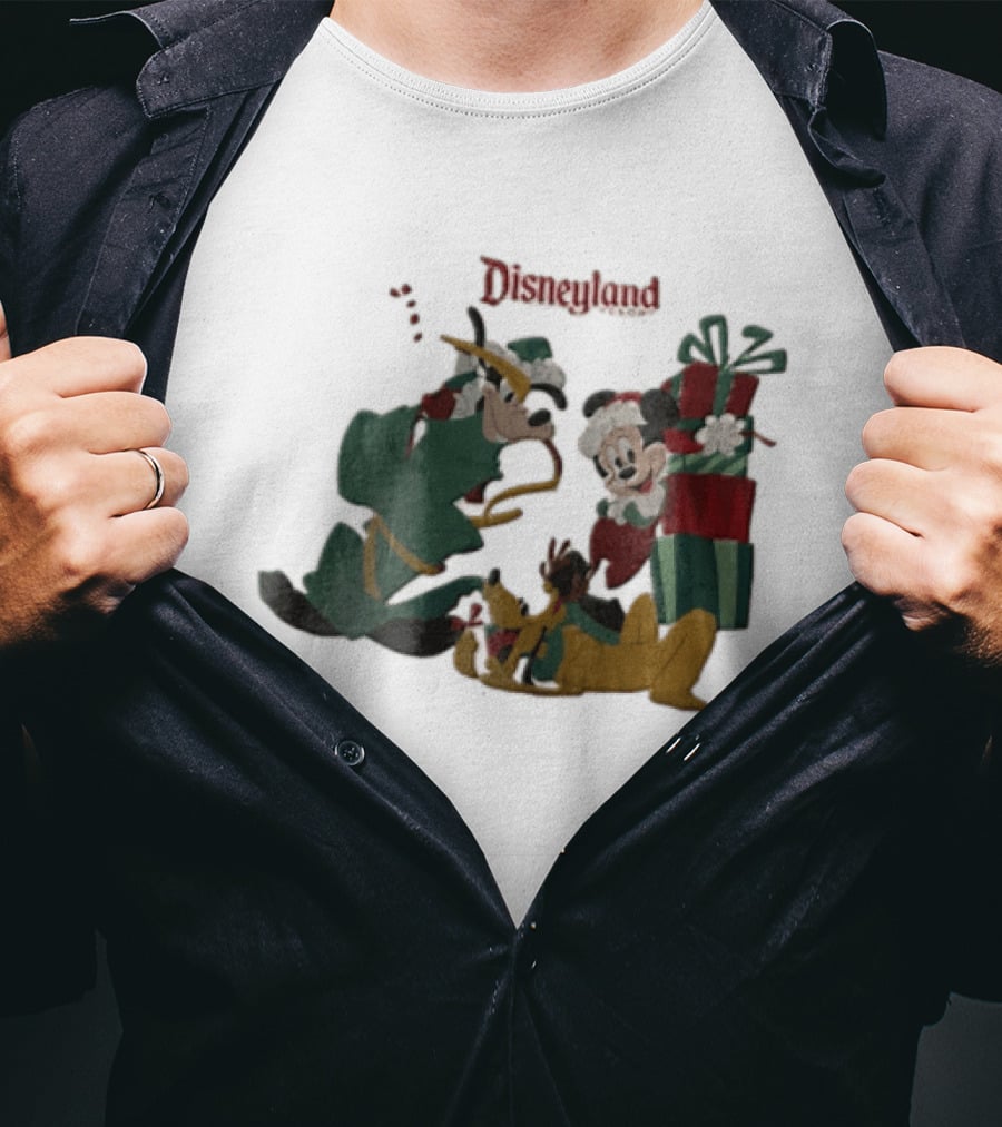 Disneyland Goofy Mickey Pluto Christmas T-Shirt