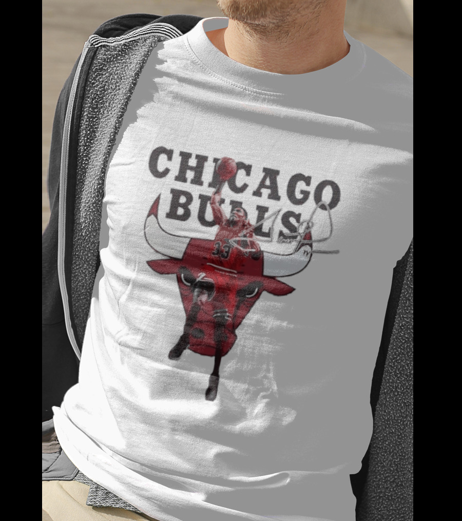 Scottie Pippen 33 Chicago Bulls Jumping Dunk Iconic Bulls T-Shirt