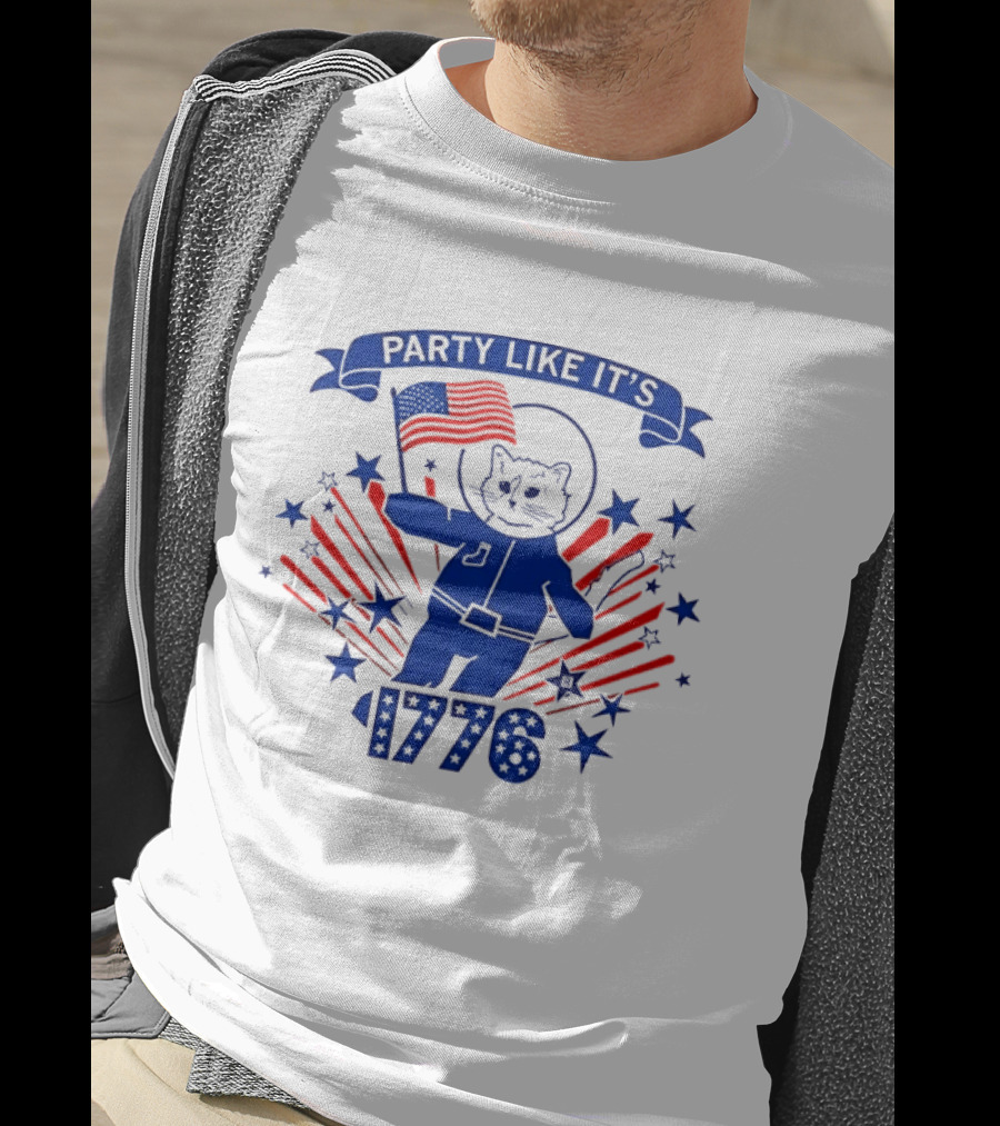 Party Like It's 1776 Cat Astronaut With Flag And Stars T-Shirt