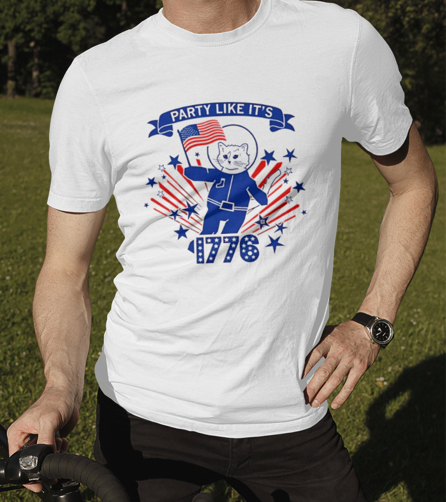 Party Like It's 1776 Cat Astronaut With Flag And Stars T-Shirt