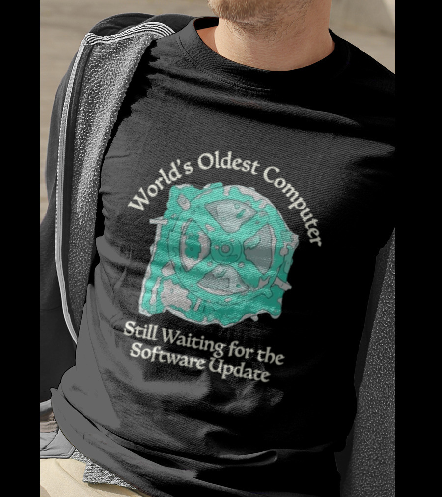 Antikythera Mechanism World's Oldest Computer Still Waiting For The Software Update T-Shirt