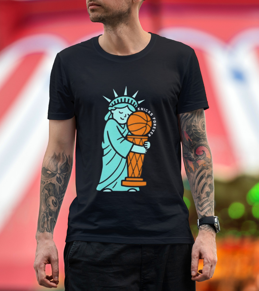 Statue Of Liberty Hug Larry O'Brien Trophy Knicks Forever T-Shirt