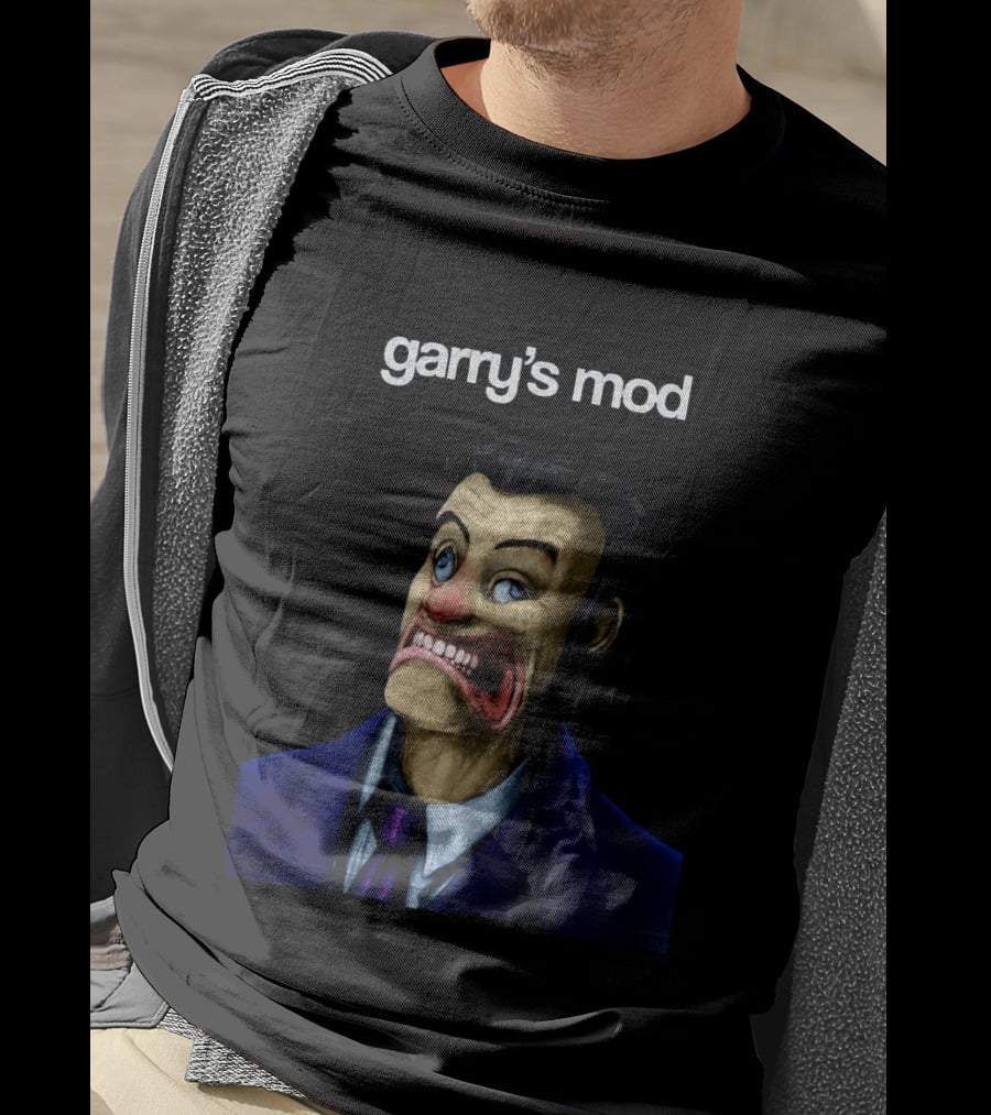 Garry's Mod Distorted Face Posing T-Shirt