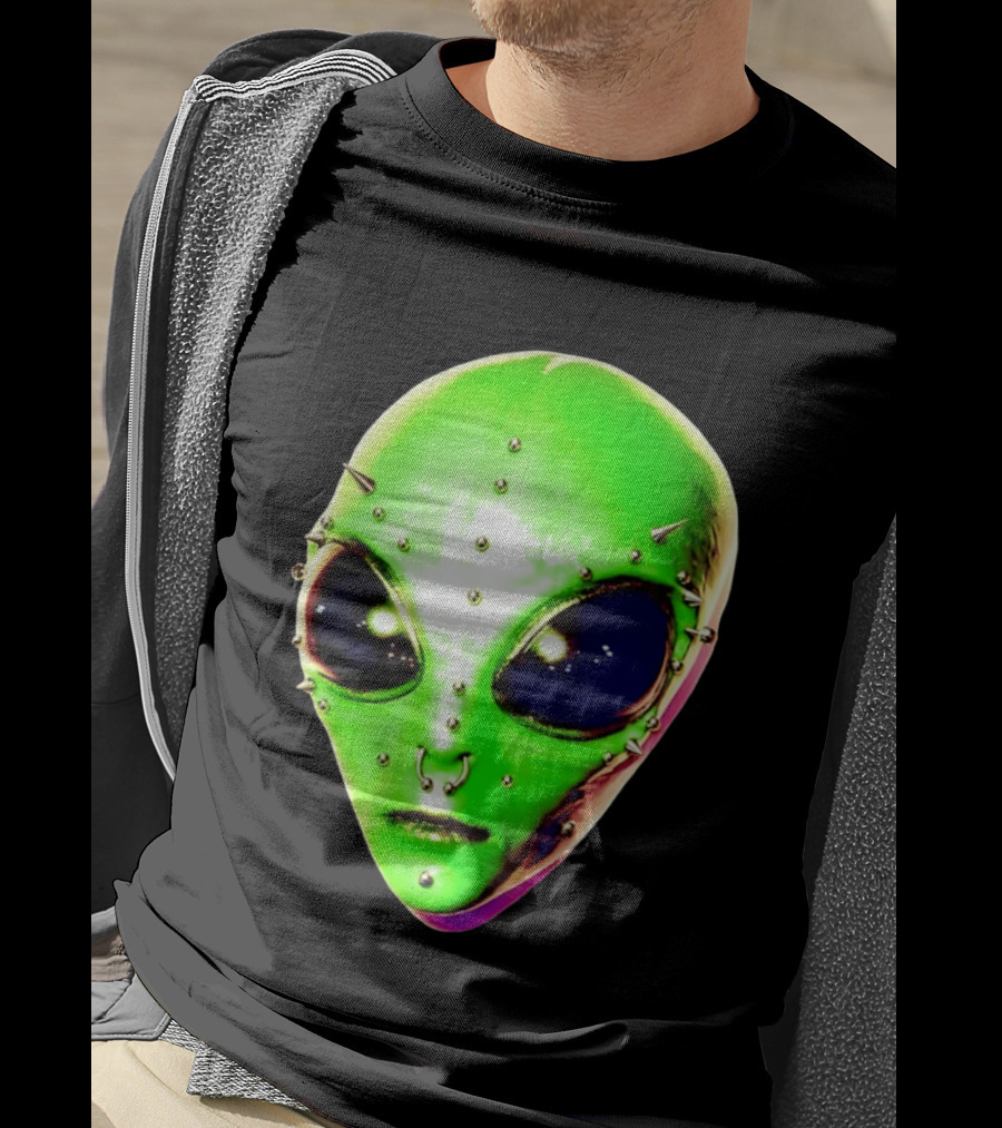 Believe Alien Pierced Face Extraterrestrial Iconic Green Martian Head T-Shirt