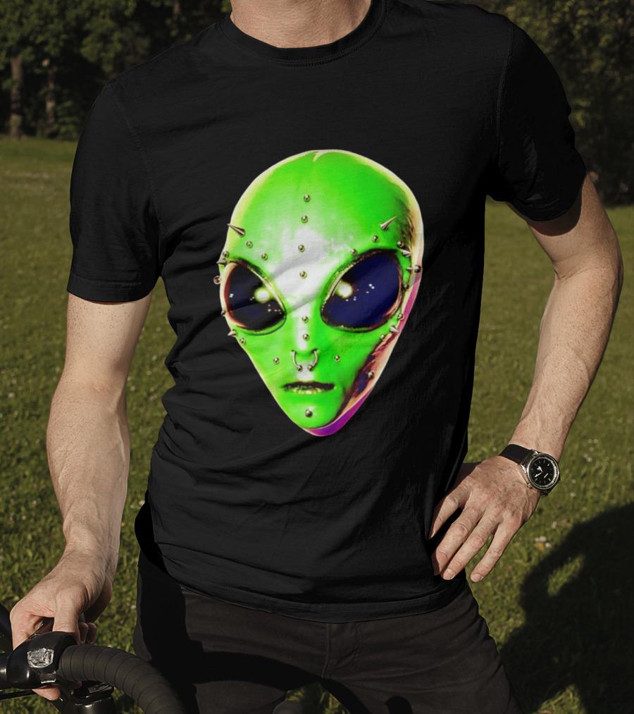 Believe Alien Pierced Face Extraterrestrial Iconic Green Martian Head T-Shirt