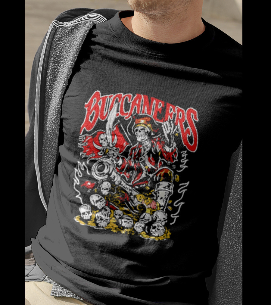Tampa Bay Buccaneers Pirate Skeleton With Treasure Chest T-Shirt