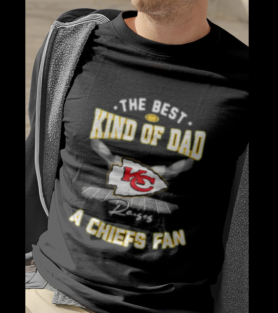 The Best Kind Of Dad Raises A Kansas City Chiefs Fan T-Shirt
