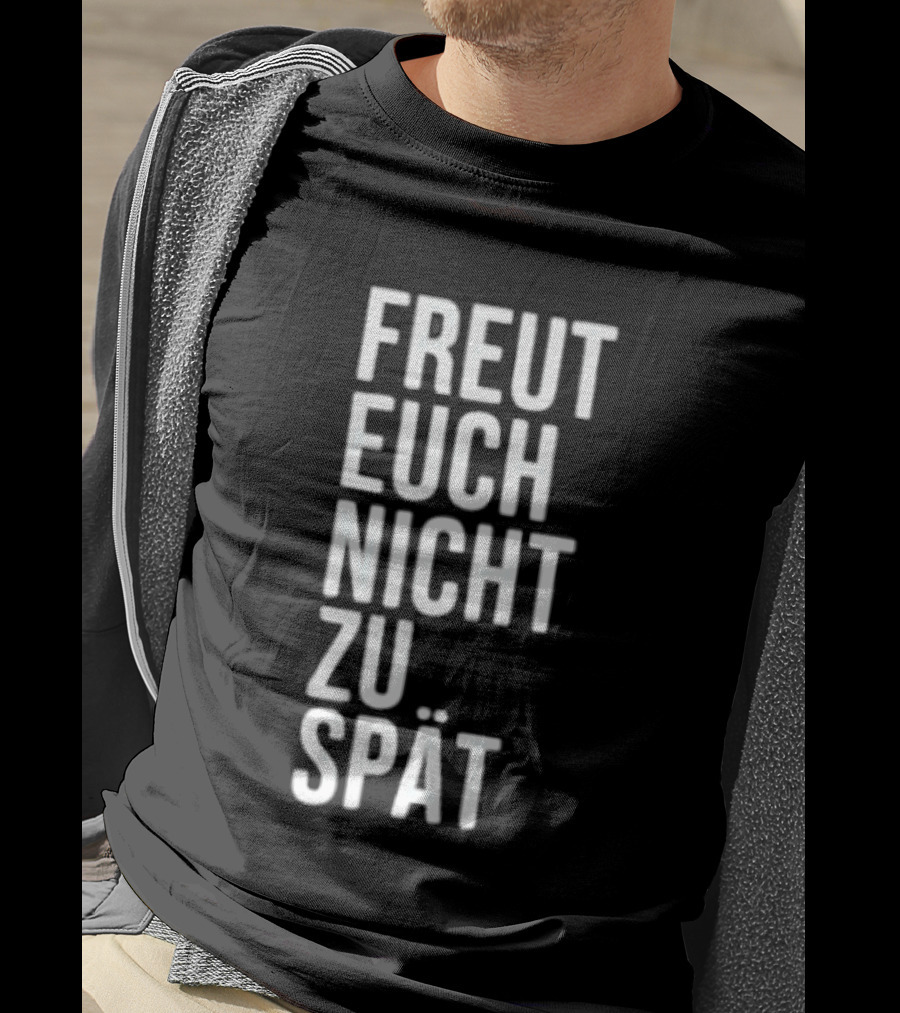 Freut Euch Nicht Zu Spät German Phrase T-Shirt