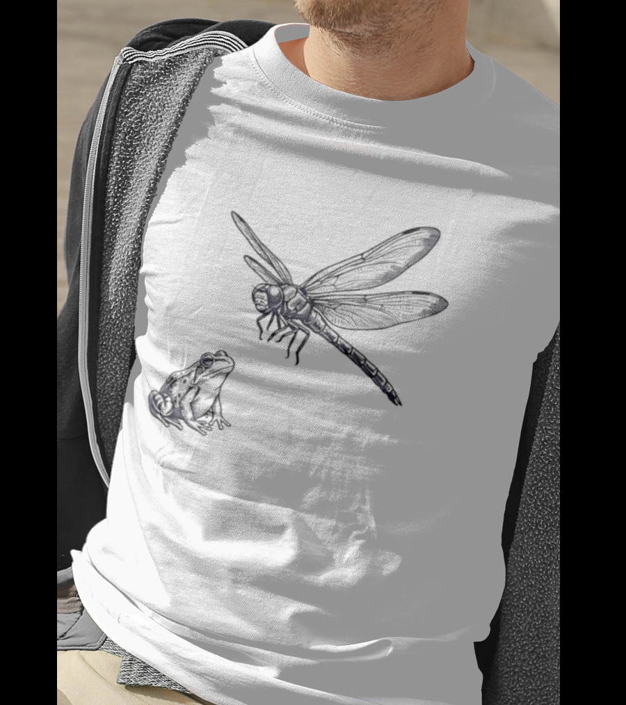 Dragonfly And Frog Wildlife Biology Enthusiasts Nature Lovers T-Shirt