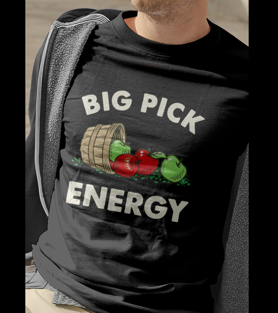 Big Pick Energy Apple Picking With Apples And Basket T-Shirt