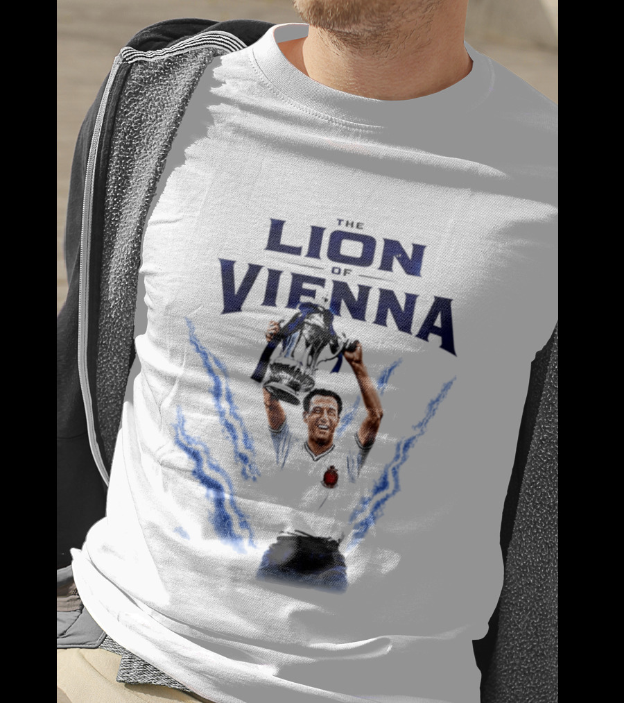 The Lion Of Vienna Nat Lofthouse Celebrating Bolton Football Victory T-Shirt