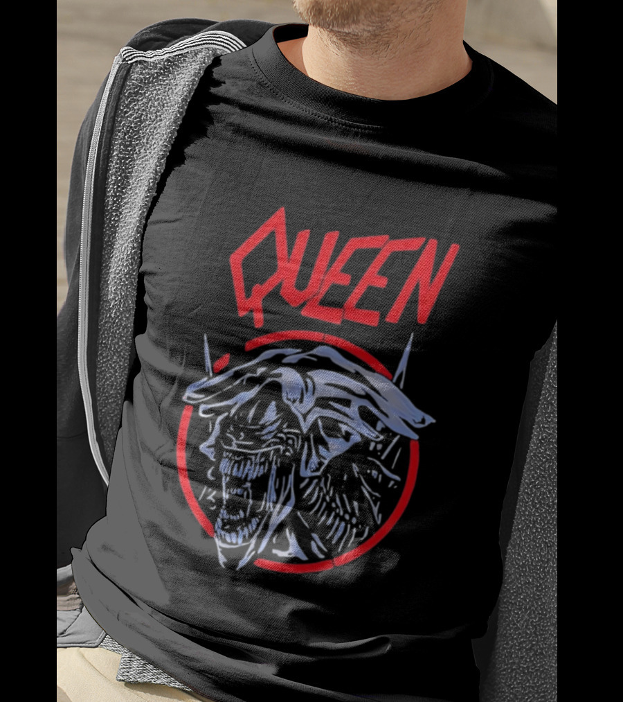 Queen Alien Xenomorph Facehugger Red T-Shirt