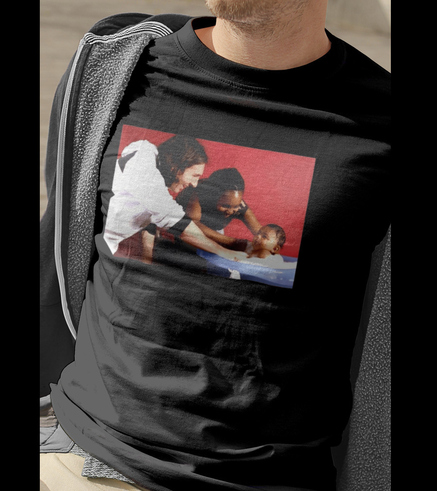 Lionel Messi Bathes Baby Lamine Yamal Legendary Blessing Football Moment T-Shirt