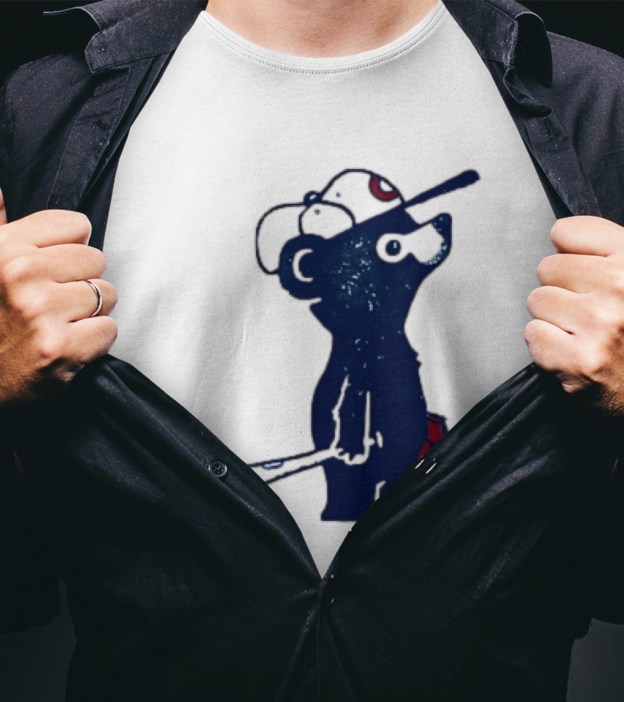 Chicago Cubs Baseball Bear Hitting With Bat And Glove T-Shirt