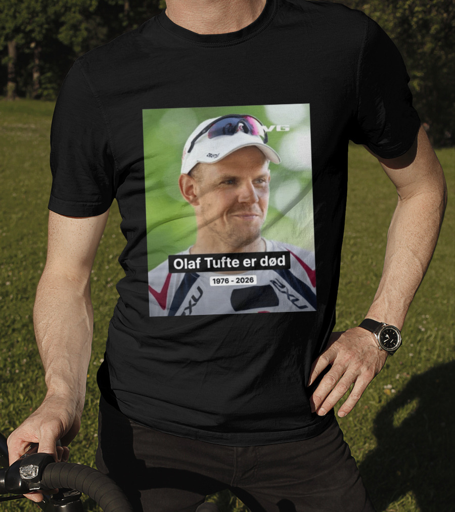 Olaf Tufte Er Død 1976 2026 VG 2XU T-Shirt