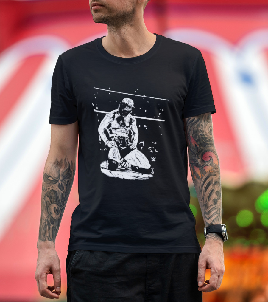 Rey Mysterio WWE Kneeling Pose Iconic Wrestler Image T-Shirt