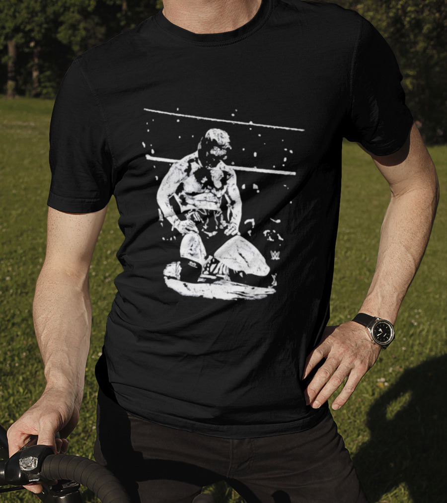 Rey Mysterio WWE Kneeling Pose Iconic Wrestler Image T-Shirt