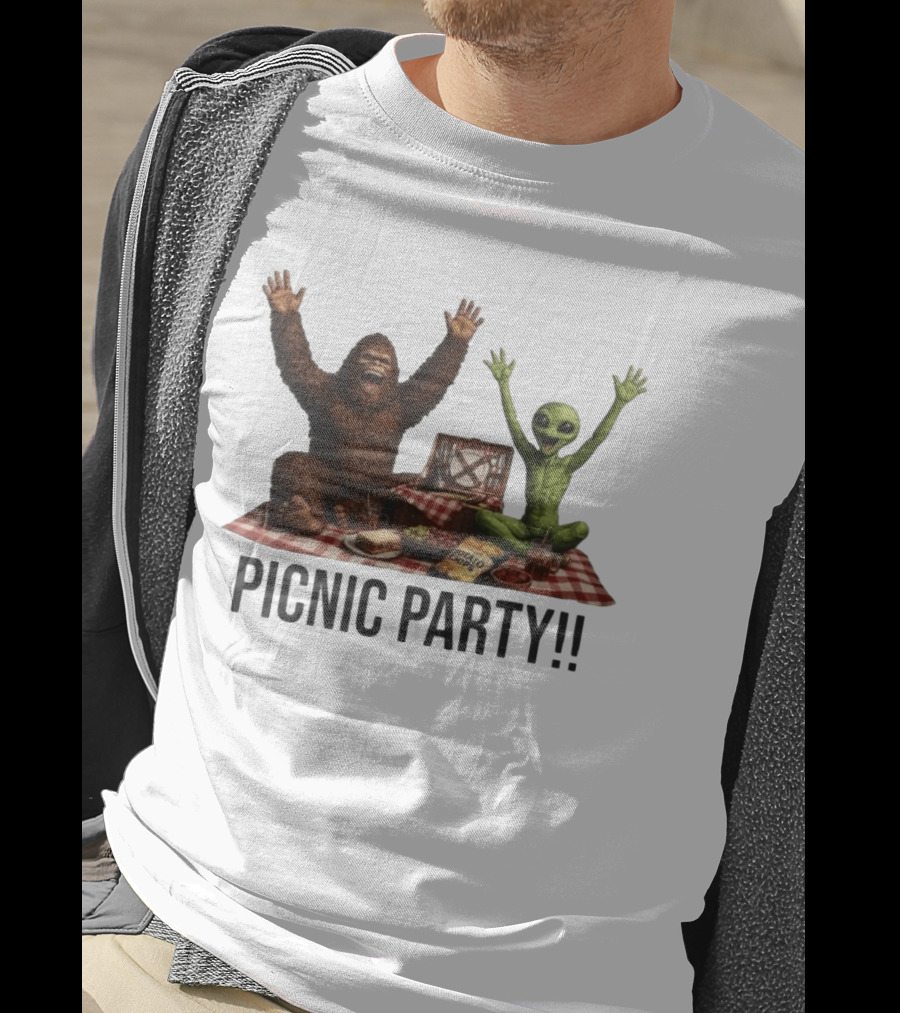 Bigfoot And Alien Picnic Party With Chips And Sandwiches T-Shirt