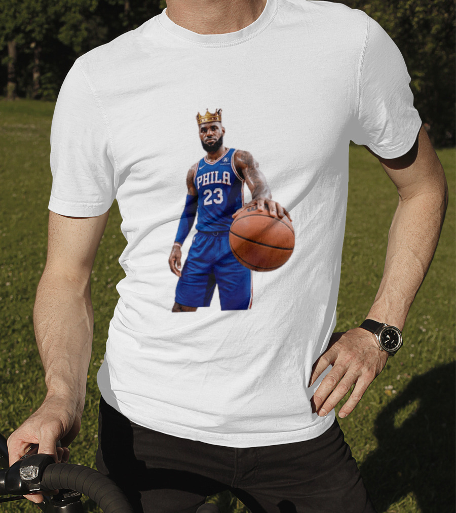 LeBron James King Crown Dribbling Philadelphia 76ers Basketball Player 23 Phila T-Shirt