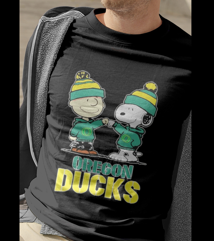 Charlie Brown Snoopy Fist Bump Oregon Ducks Fan Gear T-Shirt