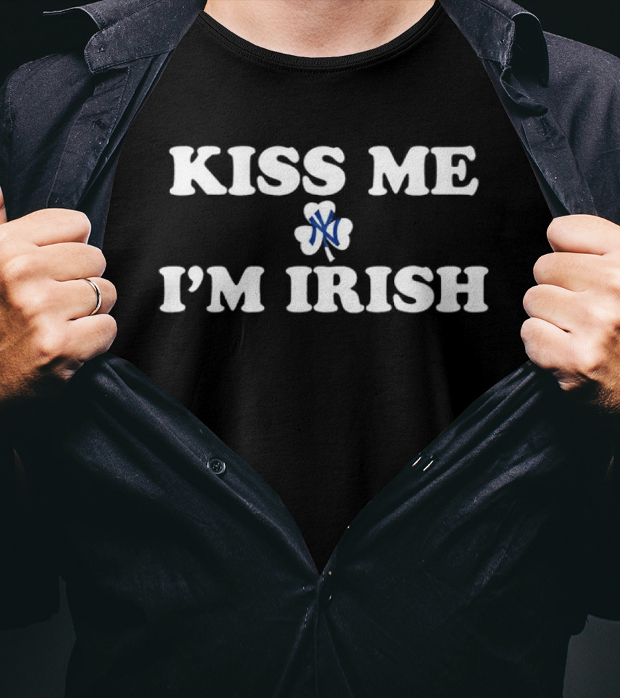 New York Yankees Kiss Me I'm Irish St Patrick's Day Clover T-Shirt