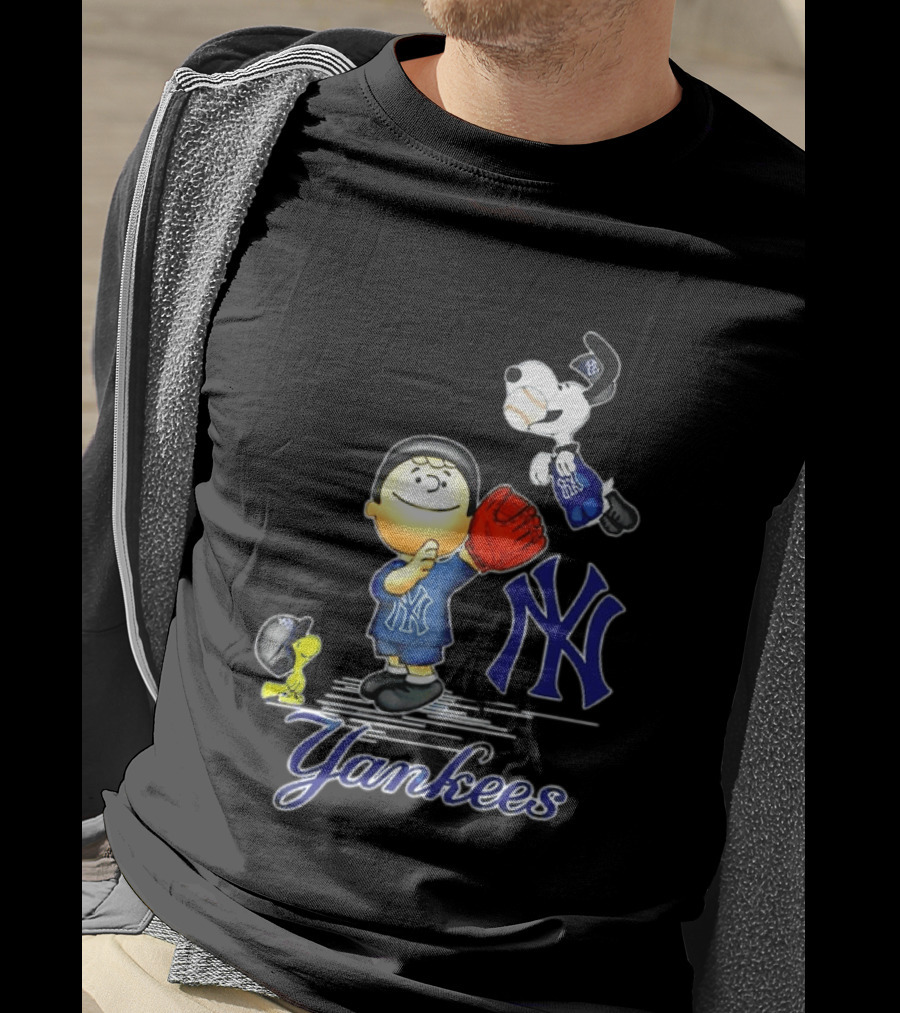 Snoopy Woodstock New York Yankees Peanuts Characters Baseball Fan T-Shirt