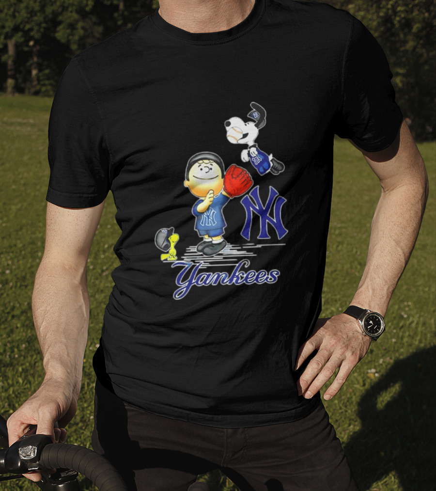 Snoopy Woodstock New York Yankees Peanuts Characters Baseball Fan T-Shirt