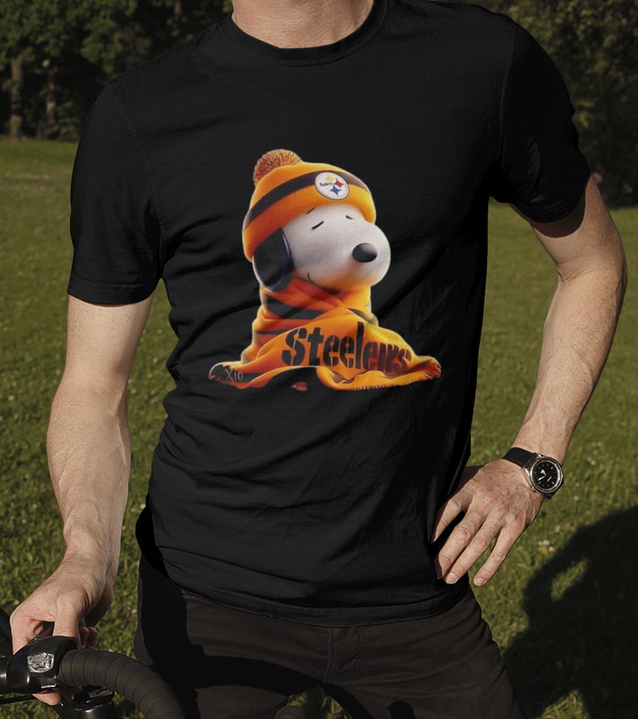 Snoopy Steelers Winter Hat And Scarf T-Shirt