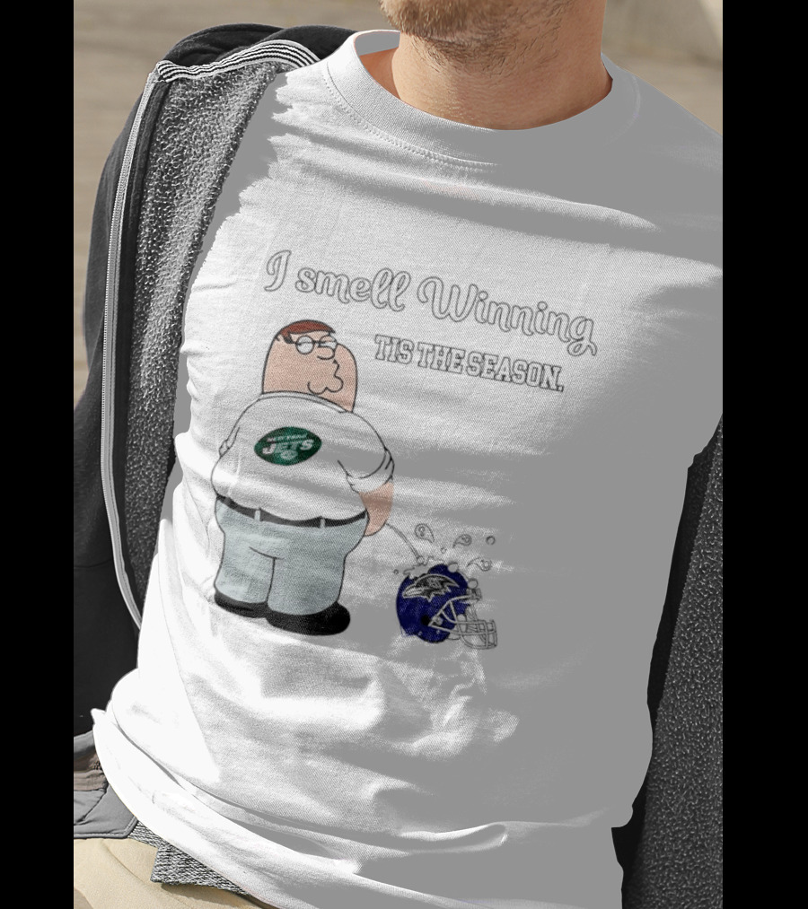 Peter Griffin New York Jets I Smell Winning Tis The Season Peeing On Baltimore Ravens Helmet T-Shirt