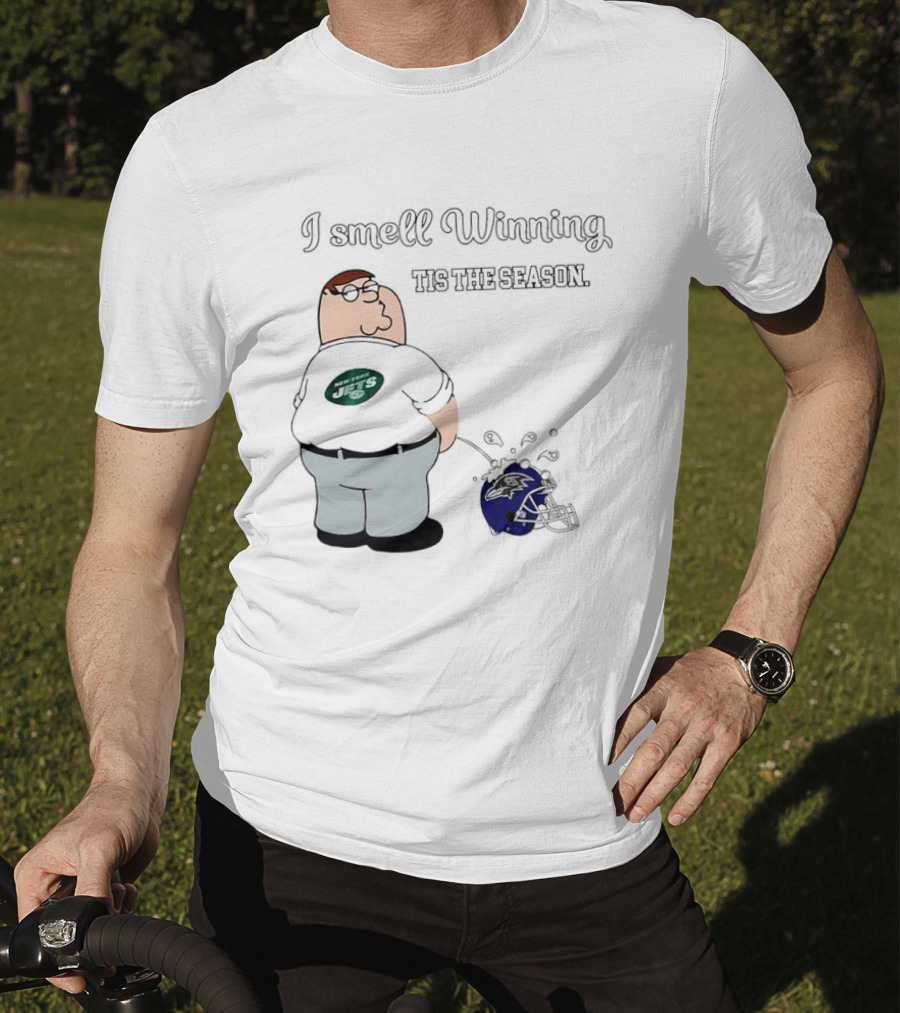 Peter Griffin New York Jets I Smell Winning Tis The Season Peeing On Baltimore Ravens Helmet T-Shirt