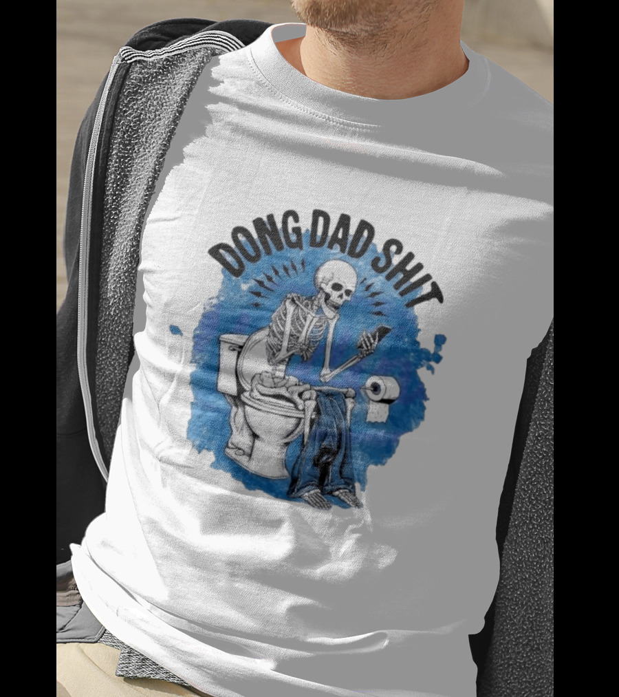 Skeleton Doing Dad Shit On Toilet With Phone And Toilet Paper T-Shirt