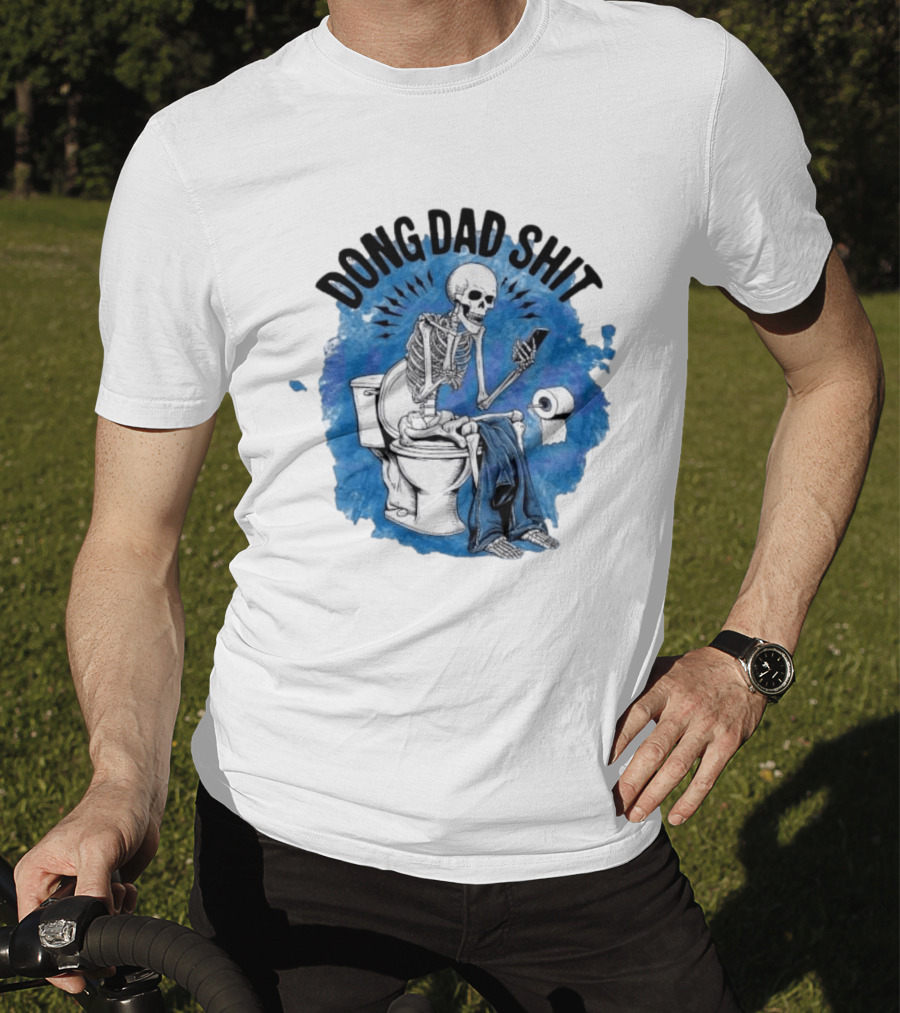 Skeleton Doing Dad Shit On Toilet With Phone And Toilet Paper T-Shirt