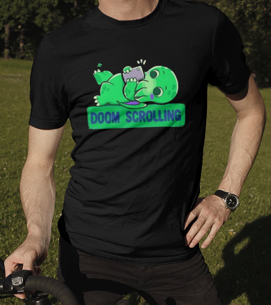 Doom Scrolling Cthulhu Lovecraft Monster With Smartphone T-Shirt