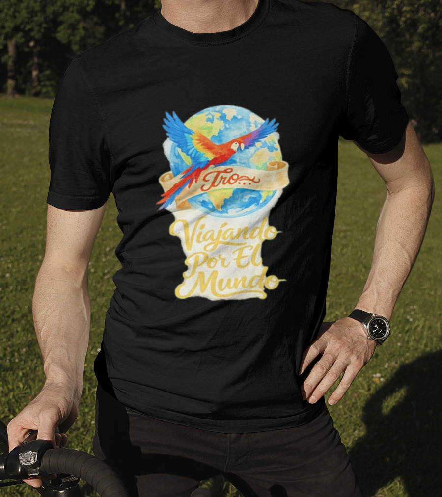 Tro Macaw Flying Across Globe Viaje Por El Mundo T-Shirt