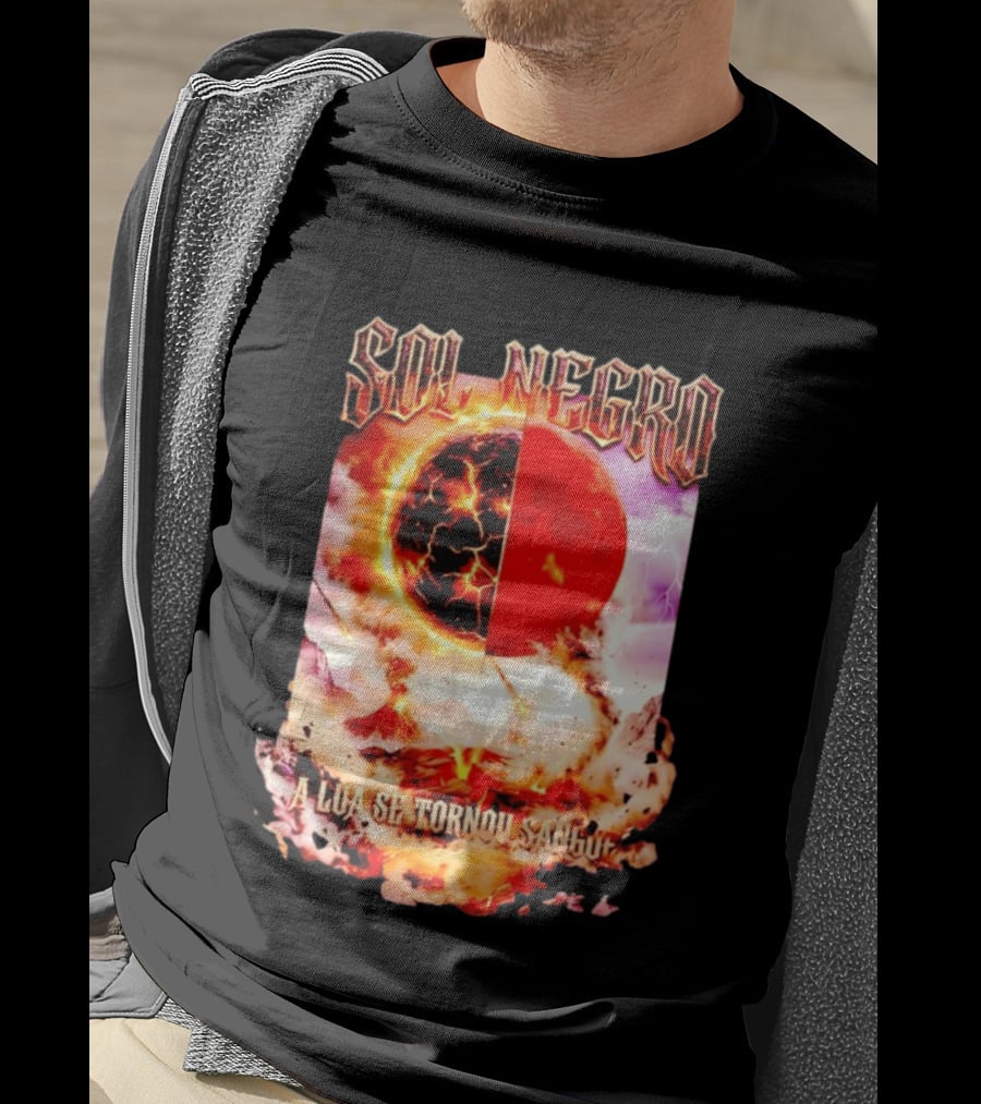 Sol Negro A Lua Se Tornou Sangue Eruptive Cosmic Phenomenon T-Shirt