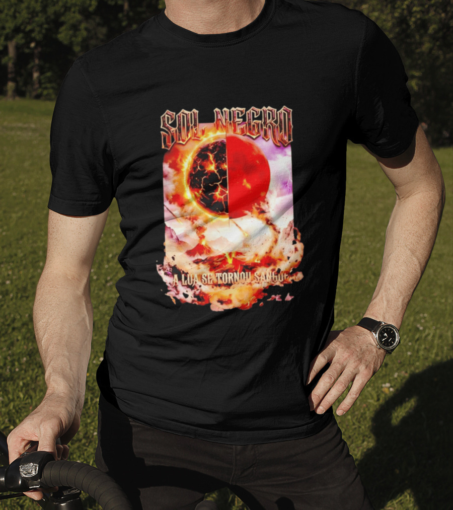 Sol Negro A Lua Se Tornou Sangue Eruptive Cosmic Phenomenon T-Shirt