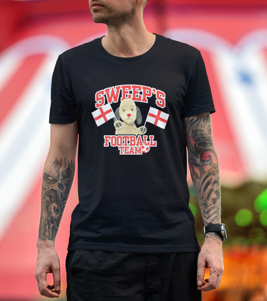 Sweep's Football Team Puppet Children's TV England Flags T-Shirt