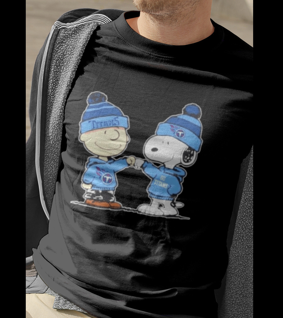 Peanuts Charlie Brown Snoopy Fist Bump Tennessee Titans Football Go Titans T-Shirt