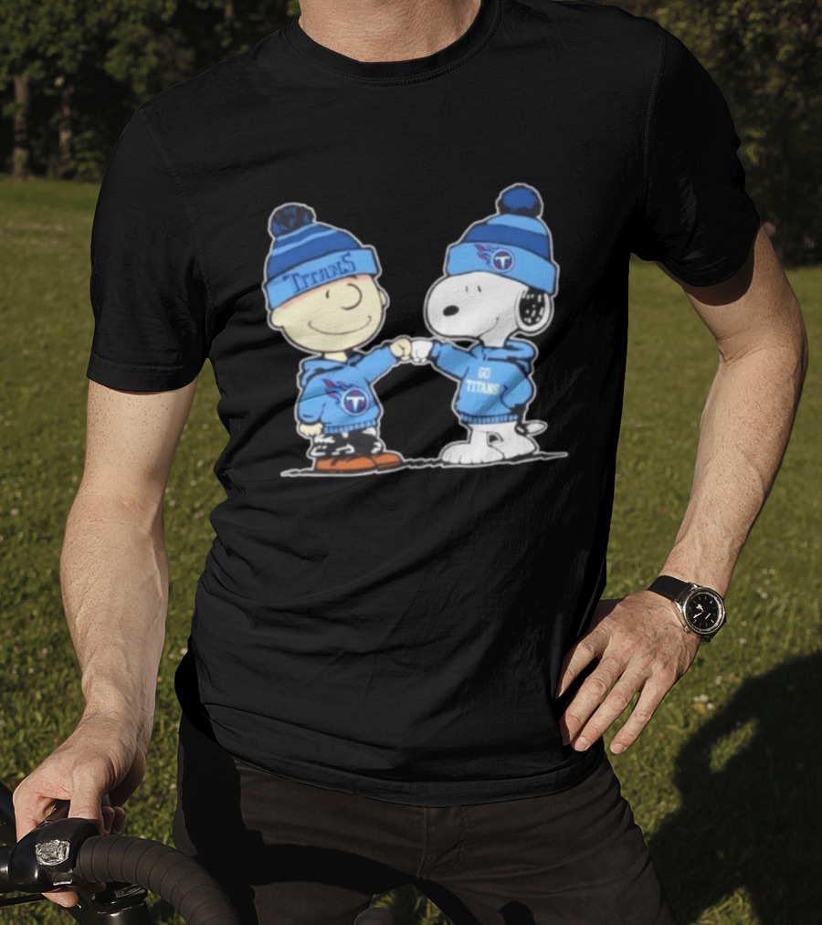 Peanuts Charlie Brown Snoopy Fist Bump Tennessee Titans Football Go Titans T-Shirt