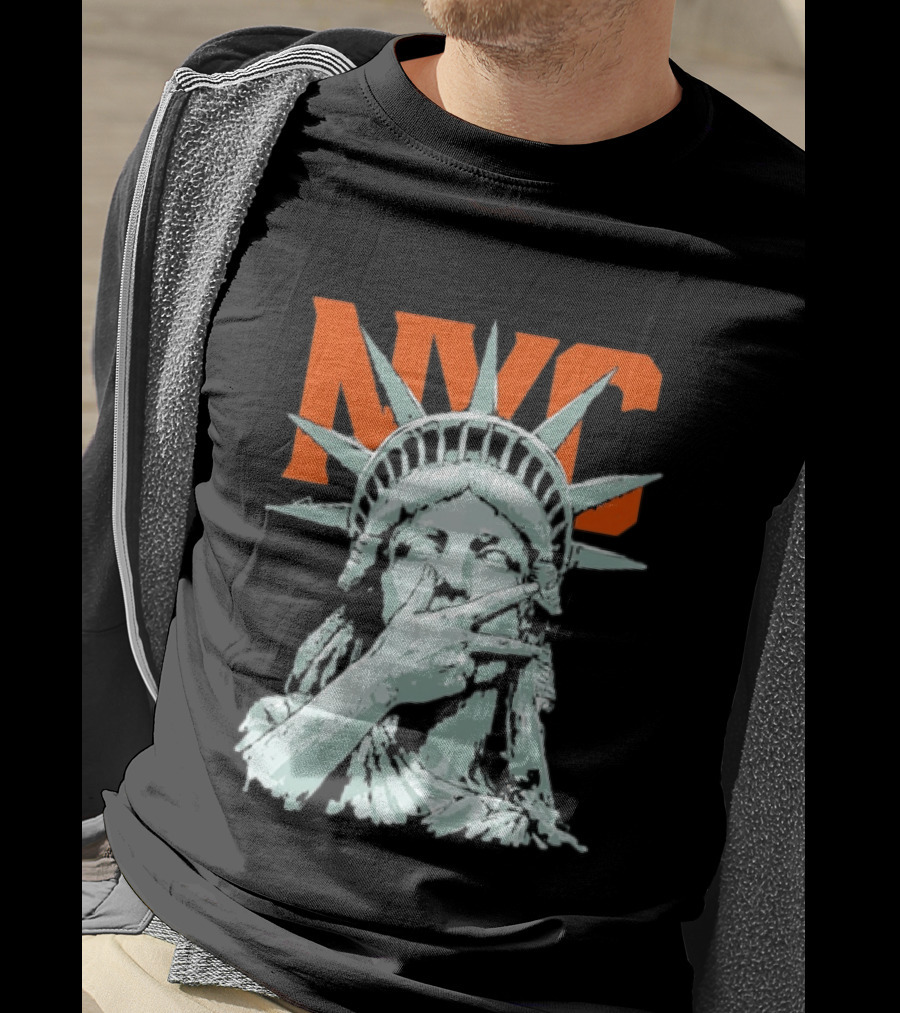 NYC Statue Of Liberty Peace Gesture Iconic Liberty T-Shirt