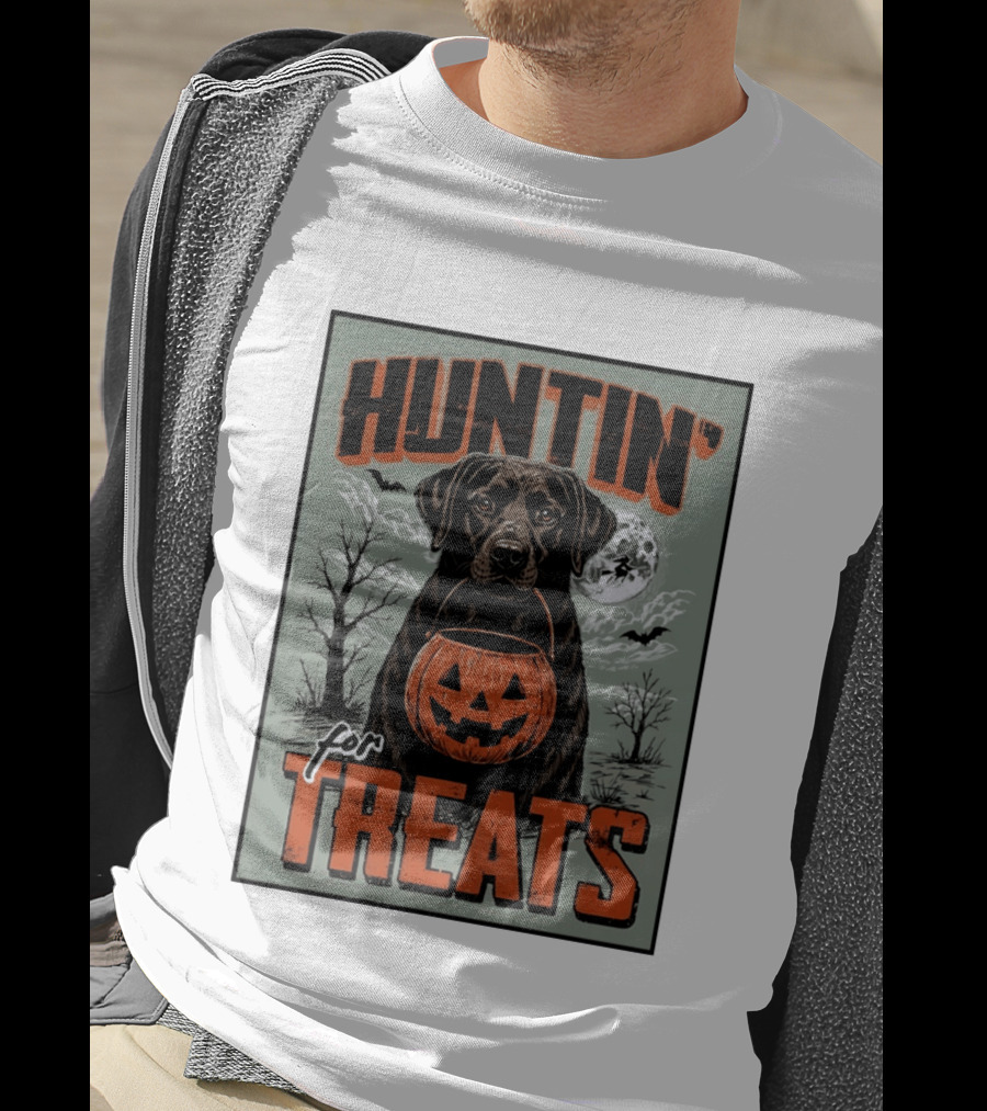 Black Labrador Huntin' For Treats Halloween Dog Moon And Jack O' Lantern T-Shirt
