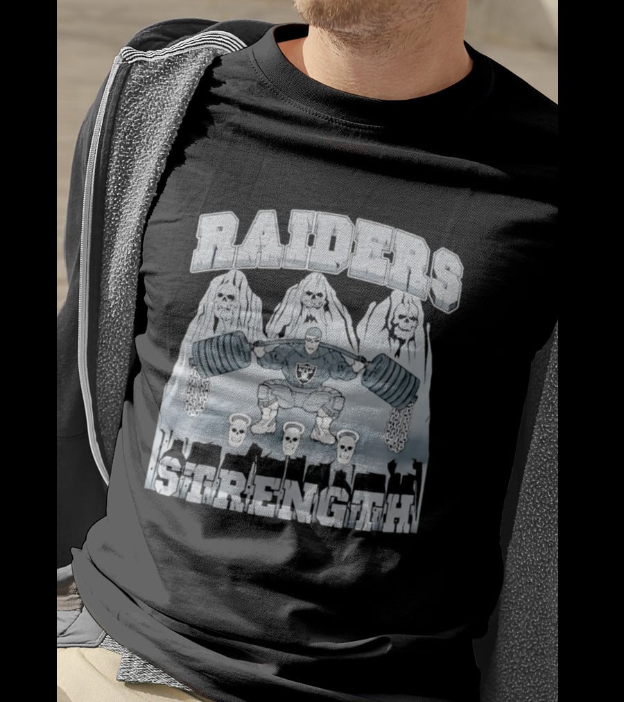 Raiders Strength Skull Weightlifter Grunge Style Powerlifting Motif T-Shirt