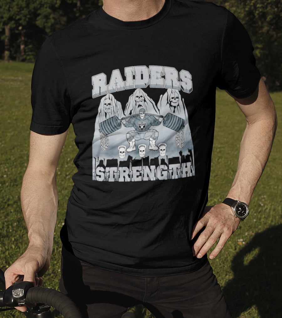 Raiders Strength Skull Weightlifter Grunge Style Powerlifting Motif T-Shirt