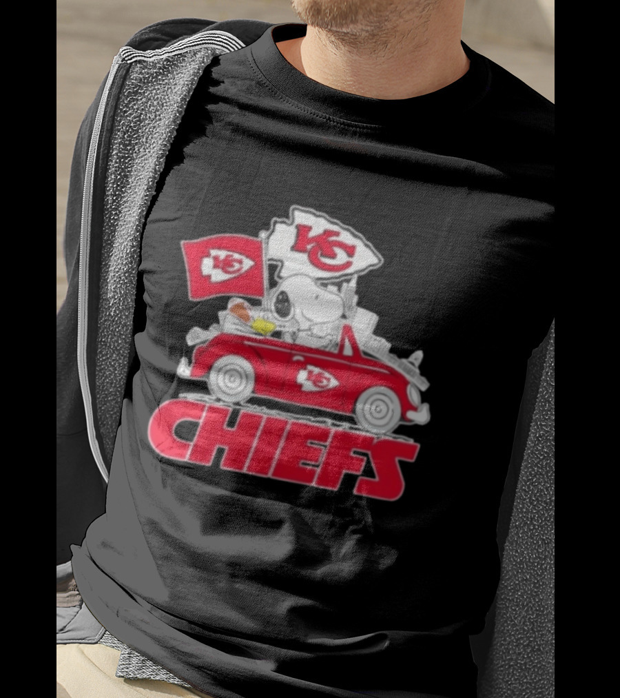 Snoopy Driving Kansas City Chiefs Car With Skyline And Flag T-Shirt